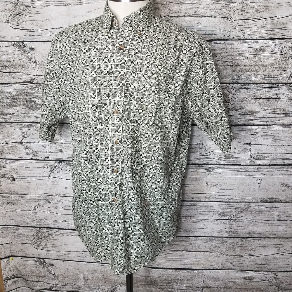Cambridge Classics Button Down Shirt Size Large.Pit to pit approx:  23.5 inche